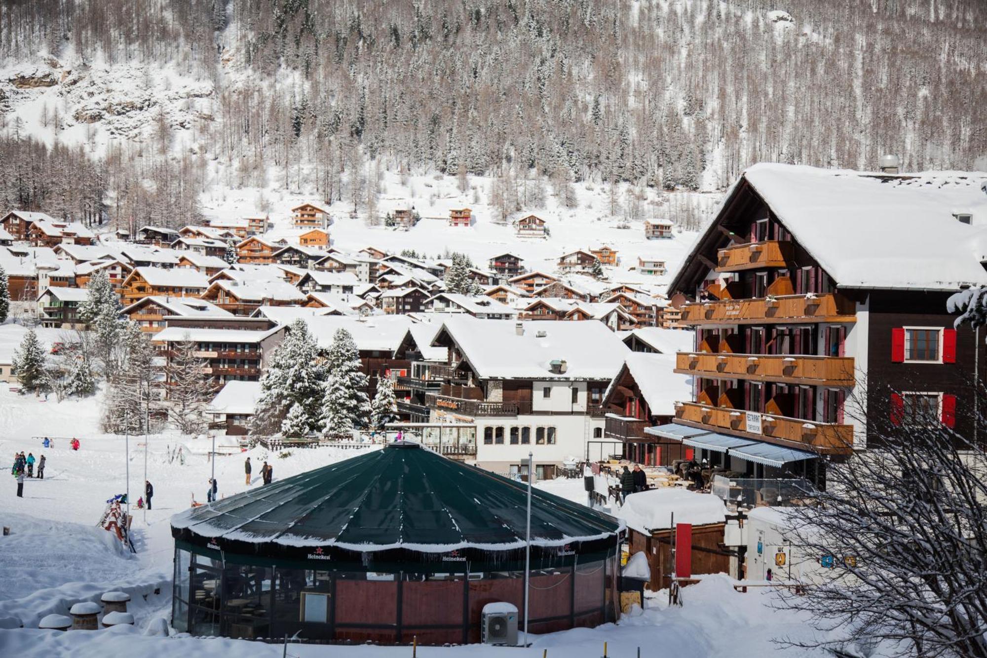 Hotel The Larix Ski-in Ski-out Saas Fee