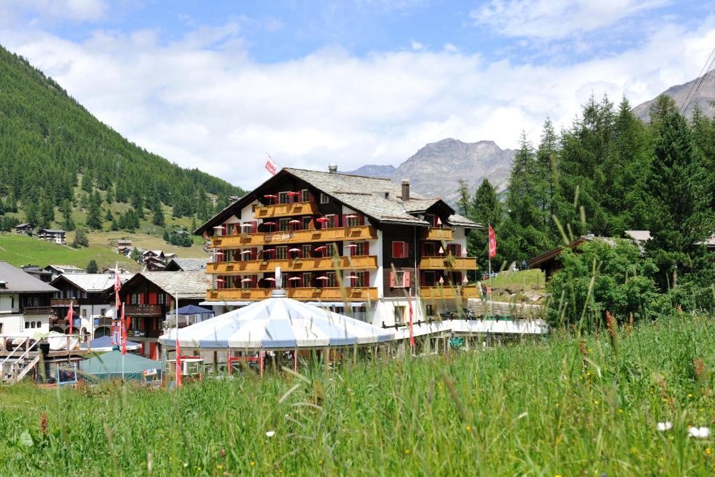 The Larix Ski-in Ski-out Hotel Saas Fee